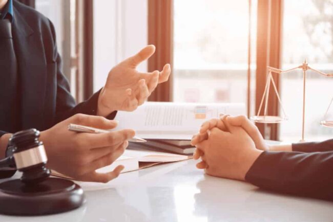 Consultation-with-Attorney-1024×683 Besoin d'un avocat ?