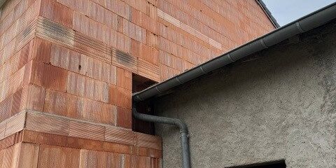 2 mitoyennete construction bizarre
